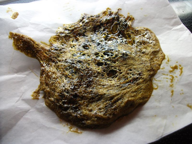 文件:Butane honey oil after 2 vacuum purge.jpg