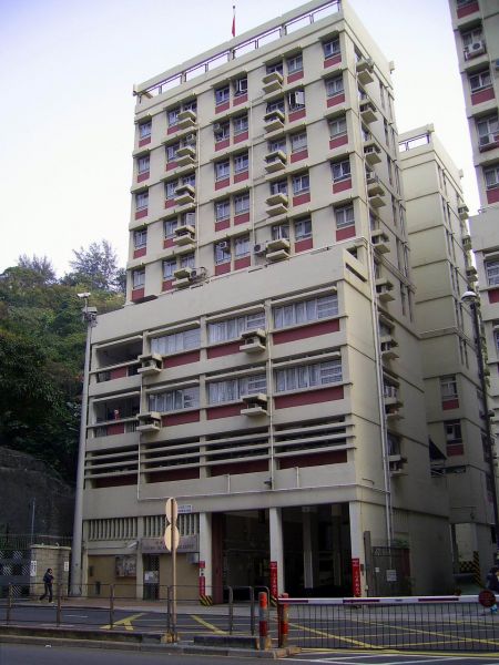 文件:HK YauMaTeiAmbulanceDepot.jpg