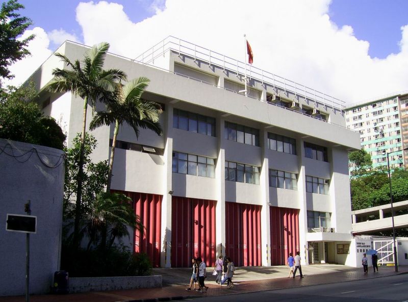文件:HK TsuenWanAmbulanceDepot.jpg